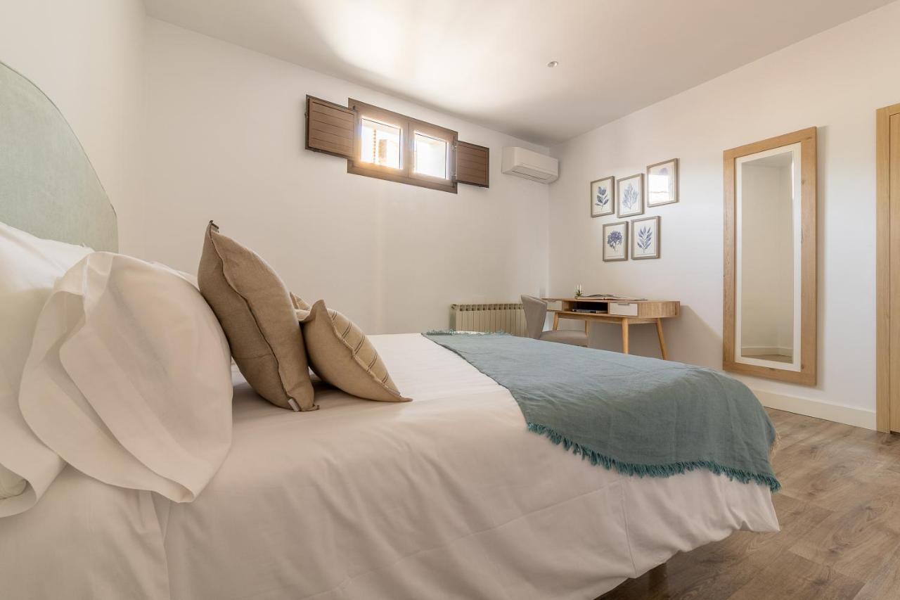 Apartamentos El Patio Plaza Santa Clara Caces Kültér fotó