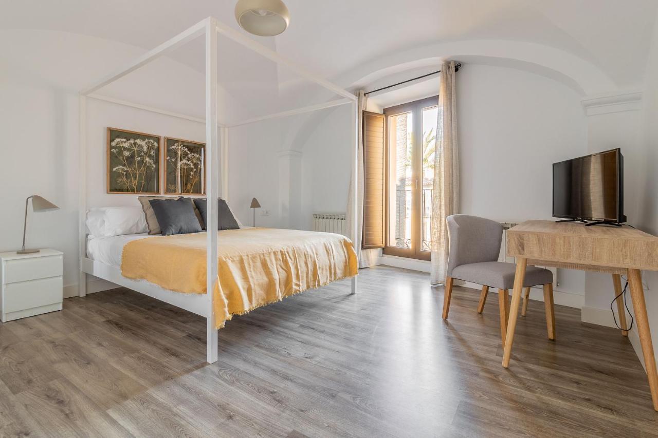Apartamentos El Patio Plaza Santa Clara Caces Kültér fotó