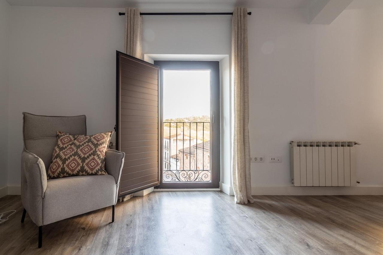 Apartamentos El Patio Plaza Santa Clara Caces Kültér fotó