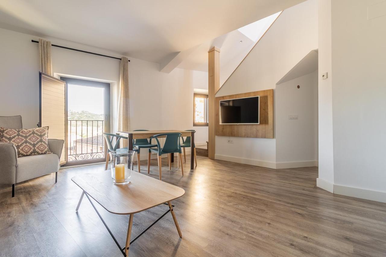 Apartamentos El Patio Plaza Santa Clara Caces Kültér fotó