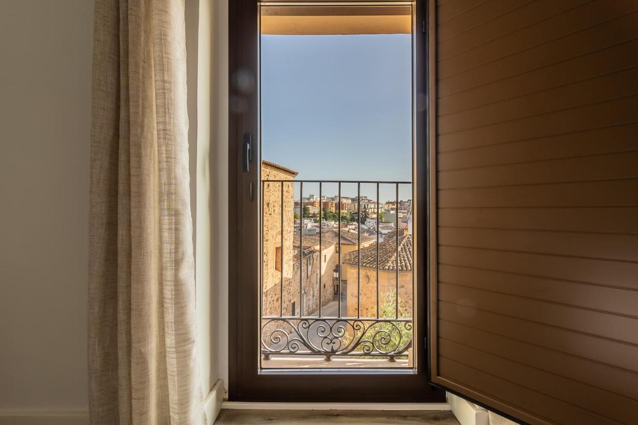 Apartamentos El Patio Plaza Santa Clara Caces Kültér fotó