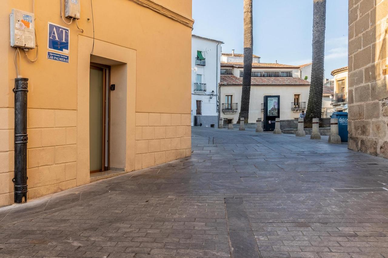 Apartamentos El Patio Plaza Santa Clara Caces Kültér fotó